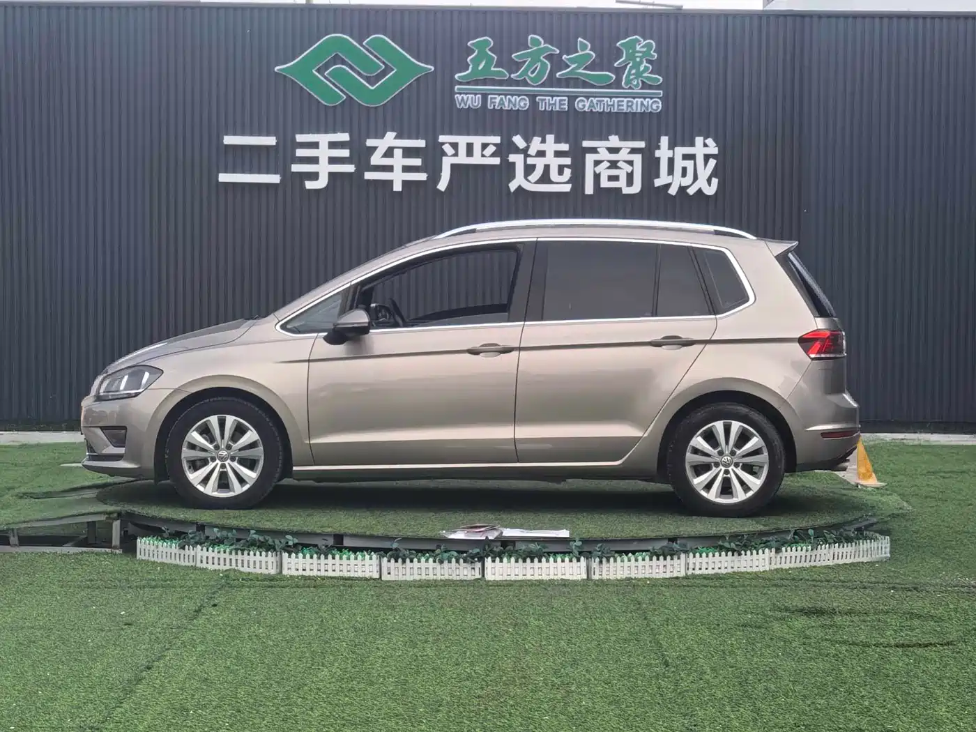 Volkswagen Golf Sportsvan 2016 230TSI Automatic Progressive фото 17