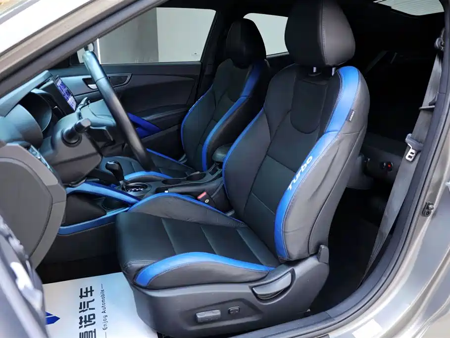 Hyundai Veloster 2015 1.6T Automatic Luxury Edition фото 24