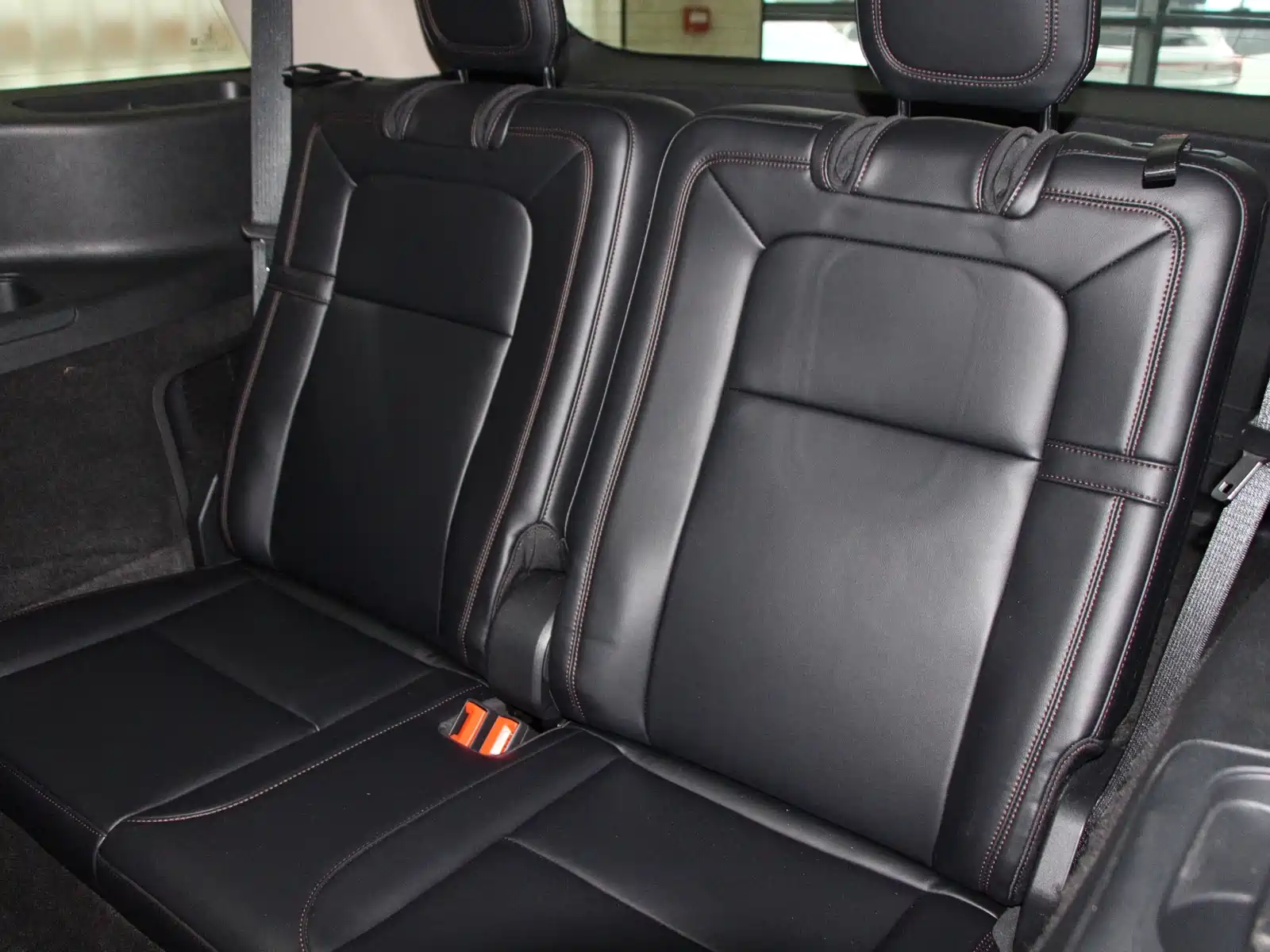 Фото 12 - Lincoln Aviator