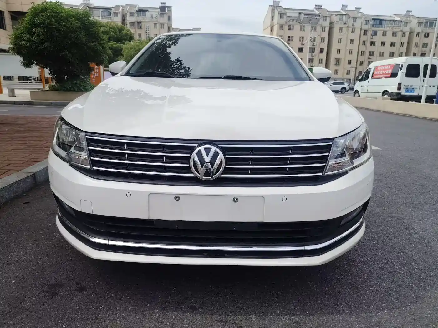 Volkswagen Lavida 2015 1.6L Automatic Comfort Edition фото 2