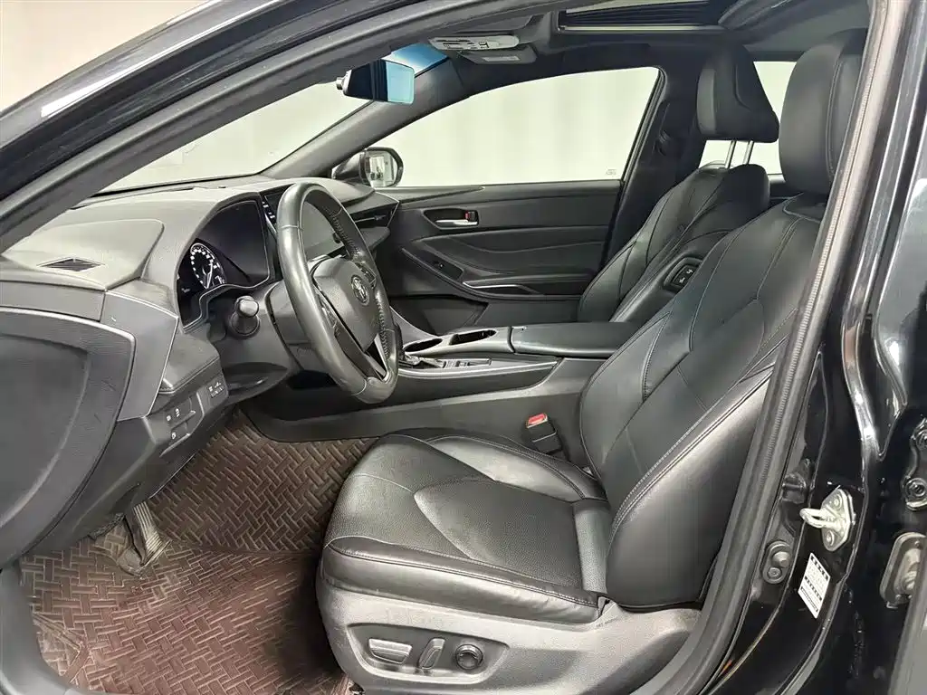 Toyota Avalon 2019 Hybrid 2.5L Luxury Edition China V фото 10