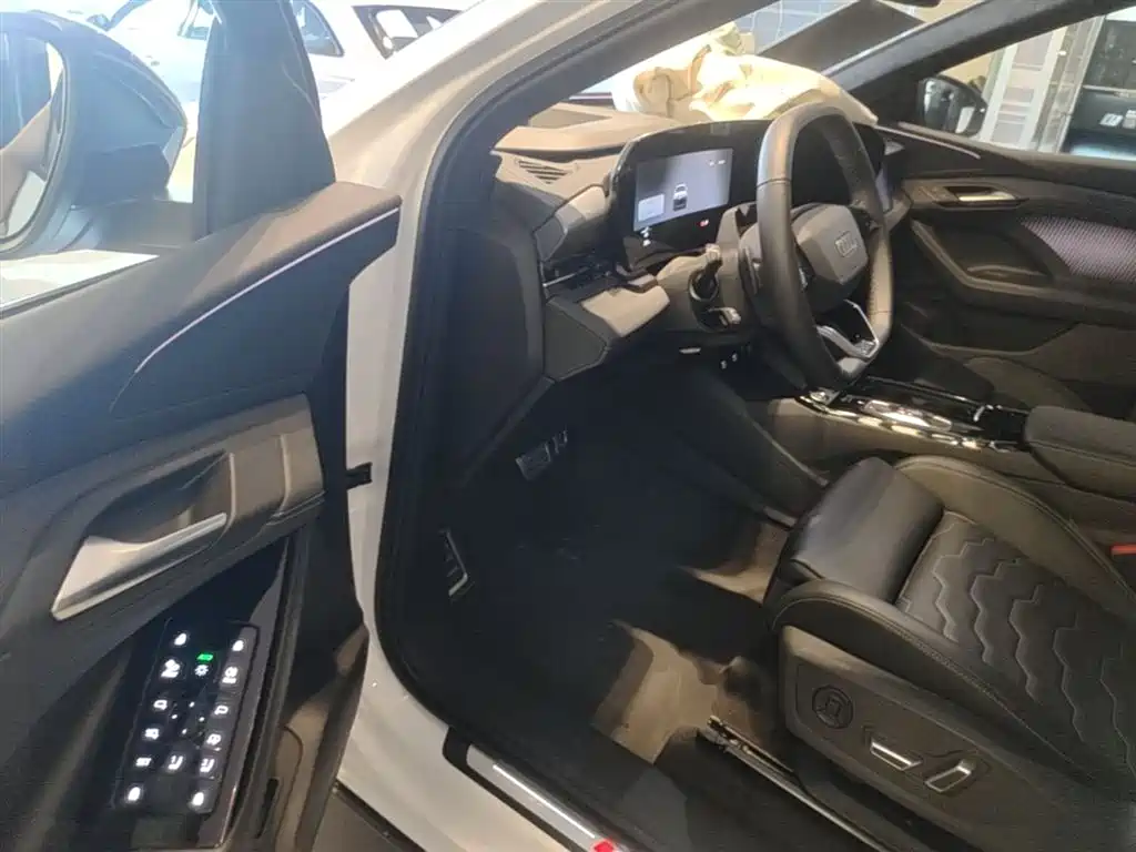 Audi Q6L e-tron 2025 Model Pioneer Edition фото 16
