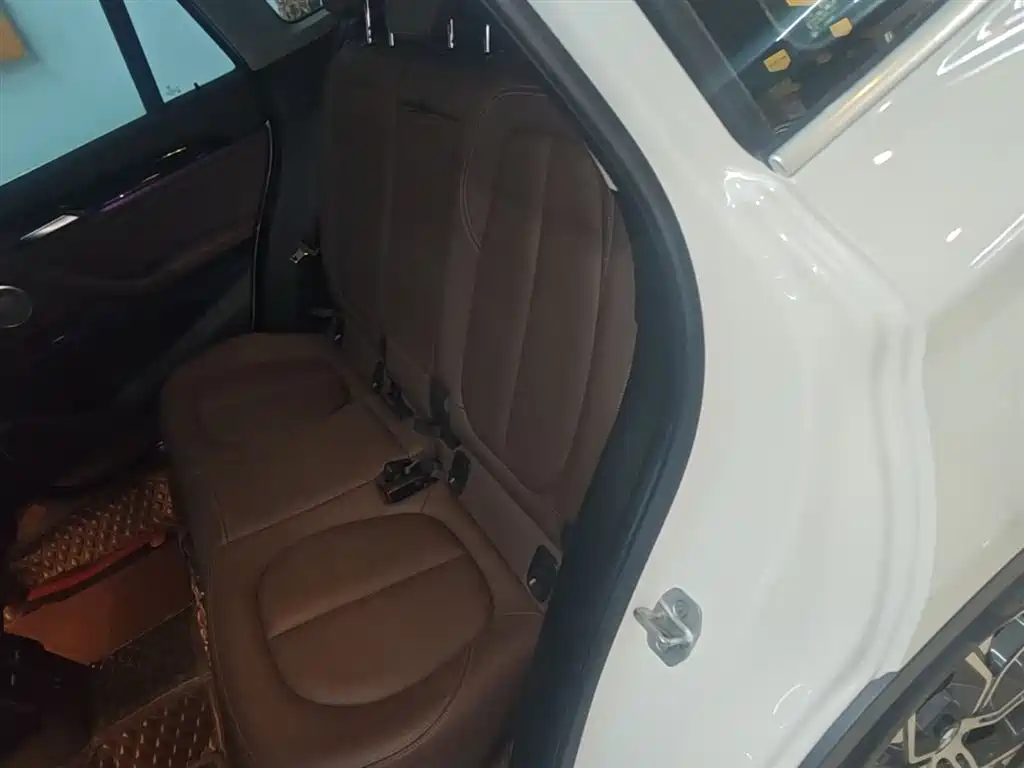 BMW X1 2022 sDrive25Li Leading фото 17