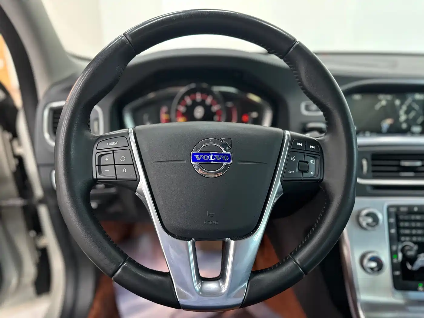 Фото 7 - Volvo S60