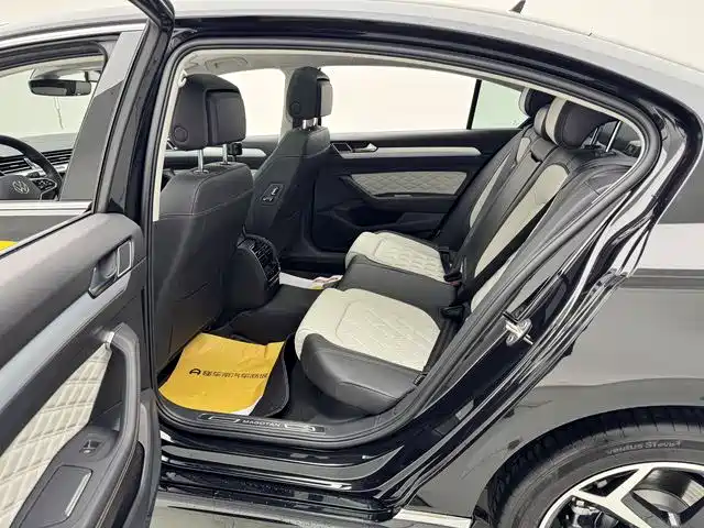 Volkswagen Magotan 2023 Model 2 Million Commemorative Edition 330TSI DSG Luxury фото 15