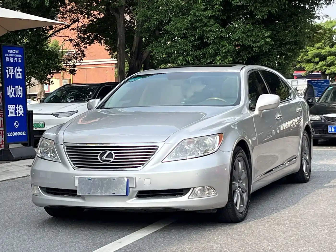 Фото 1 - Lexus LS