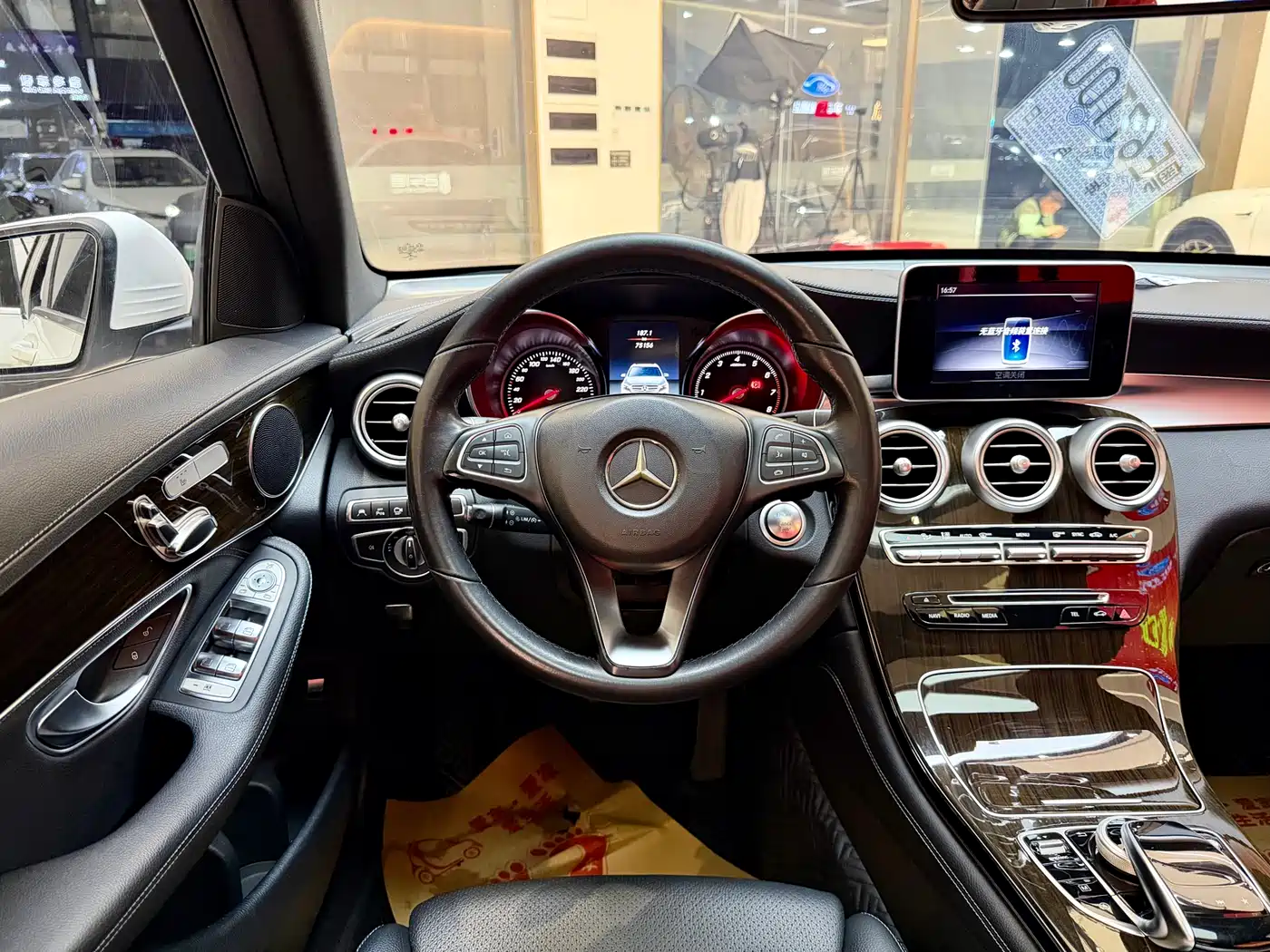 Mercedes-Benz GLC 2018 Facelift GLC 260 4MATIC Luxury фото 10