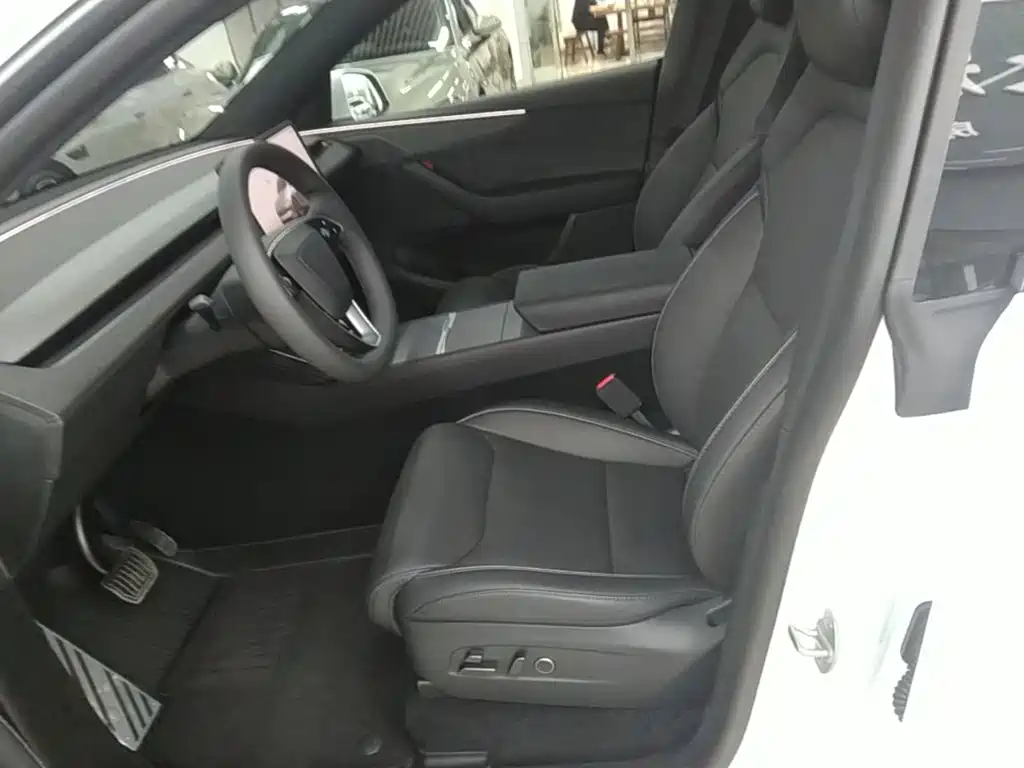 Tesla Model Y L 2026 2025 Facelift Long Range AWD