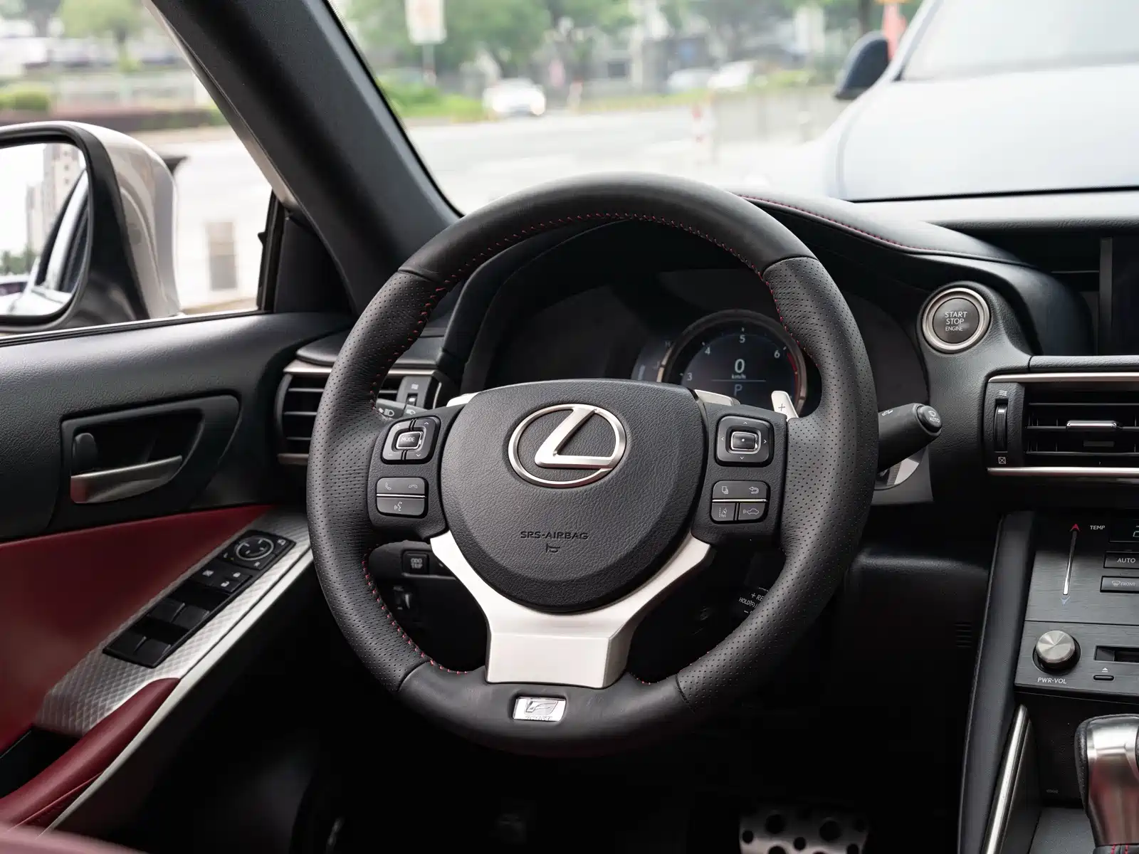 Фото 15 - Lexus IS