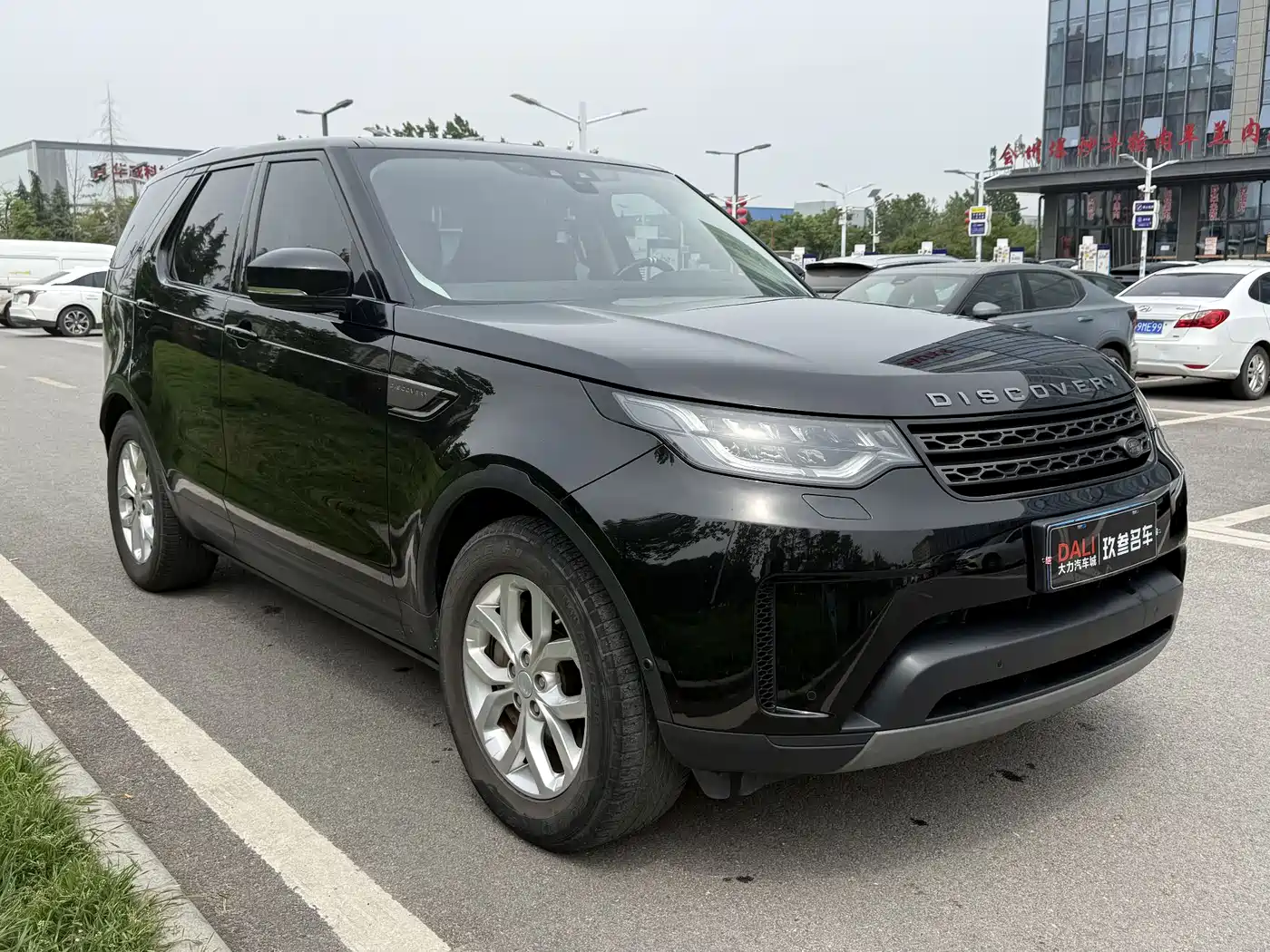 Land Rover Discovery 2019 3.0 SC V6 SE фото 3