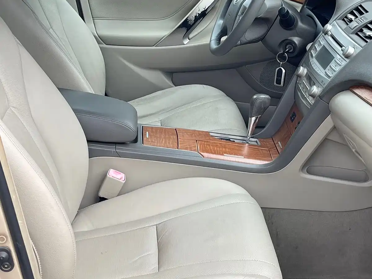 Photo 7 - Toyota Camry