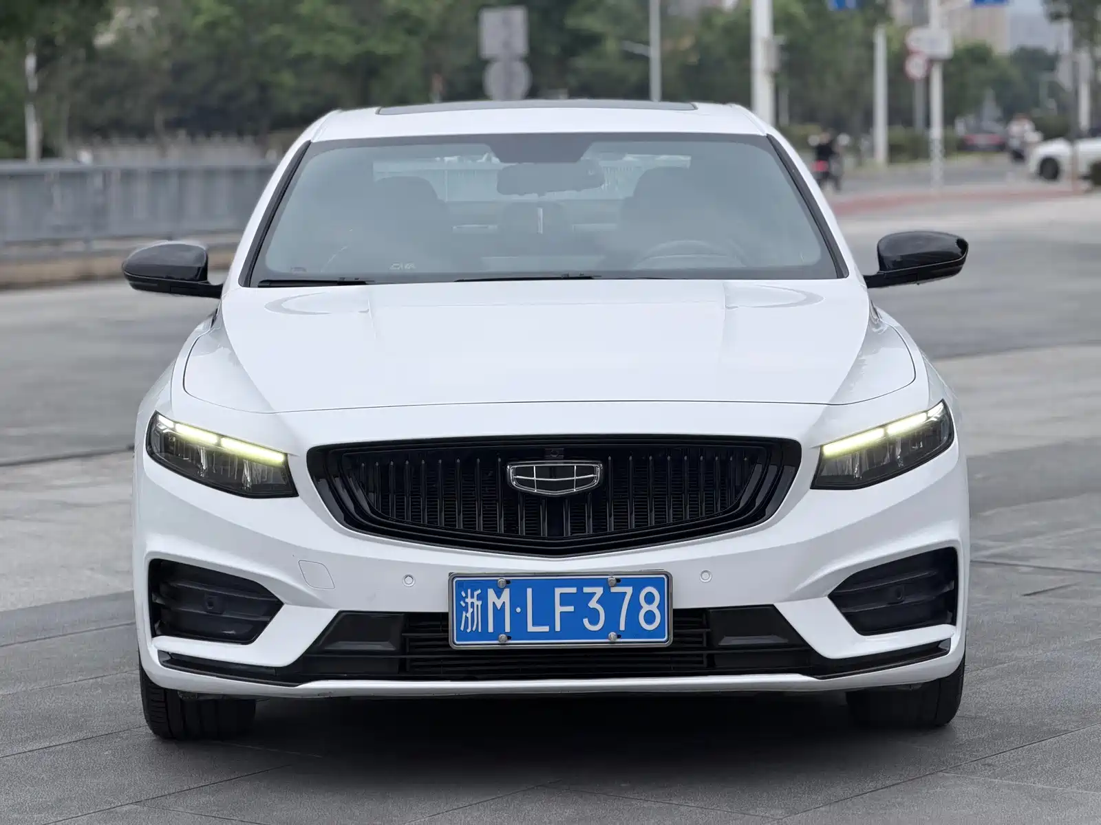 Фото 2 - Geely Preface
