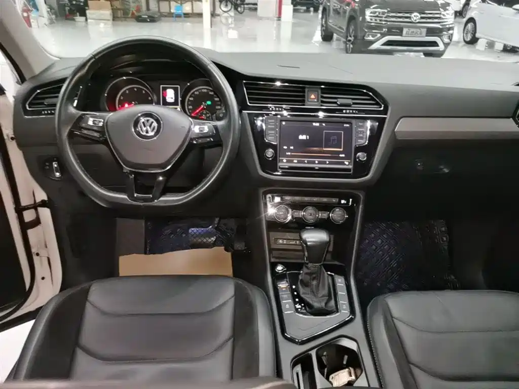 Volkswagen Tiguan L 2018 380TSI Automatic AWD Luxury Edition фото 10