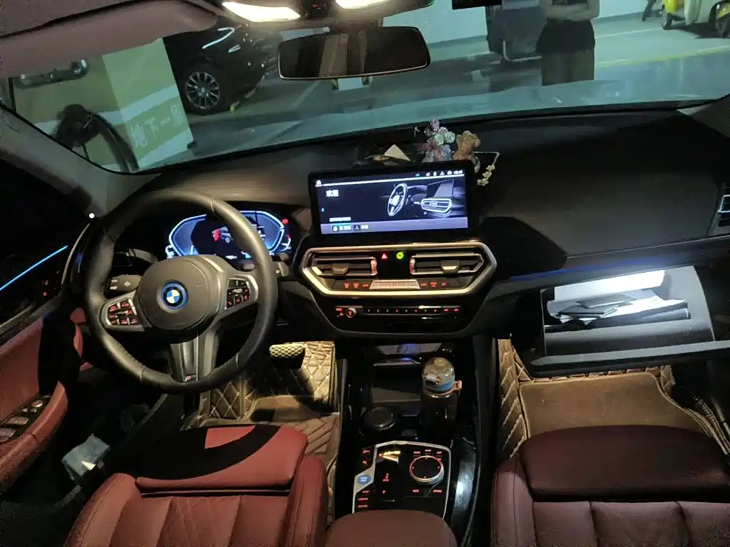 Фото 12 - BMW iX3