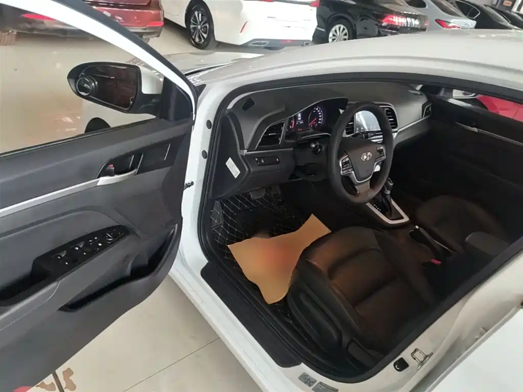 Hyundai Elantra 2019 1.5L CVT Smart Elite фото 16