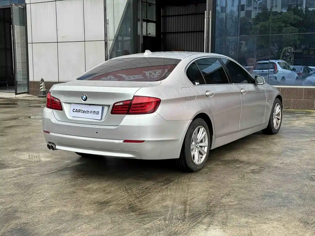 Photo 15 - BMW 5 Series