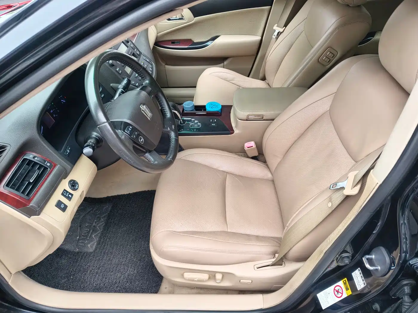 Toyota Crown 2010 2.5L Royal Leather Edition фото 3