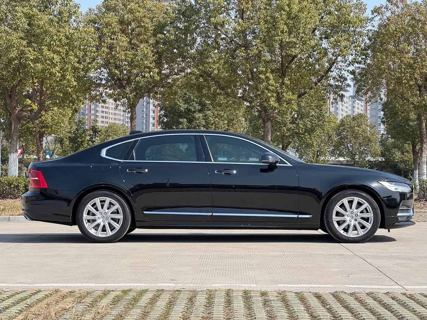 Volvo S90 2020 T5 Momentum Luxury Edition фото 2