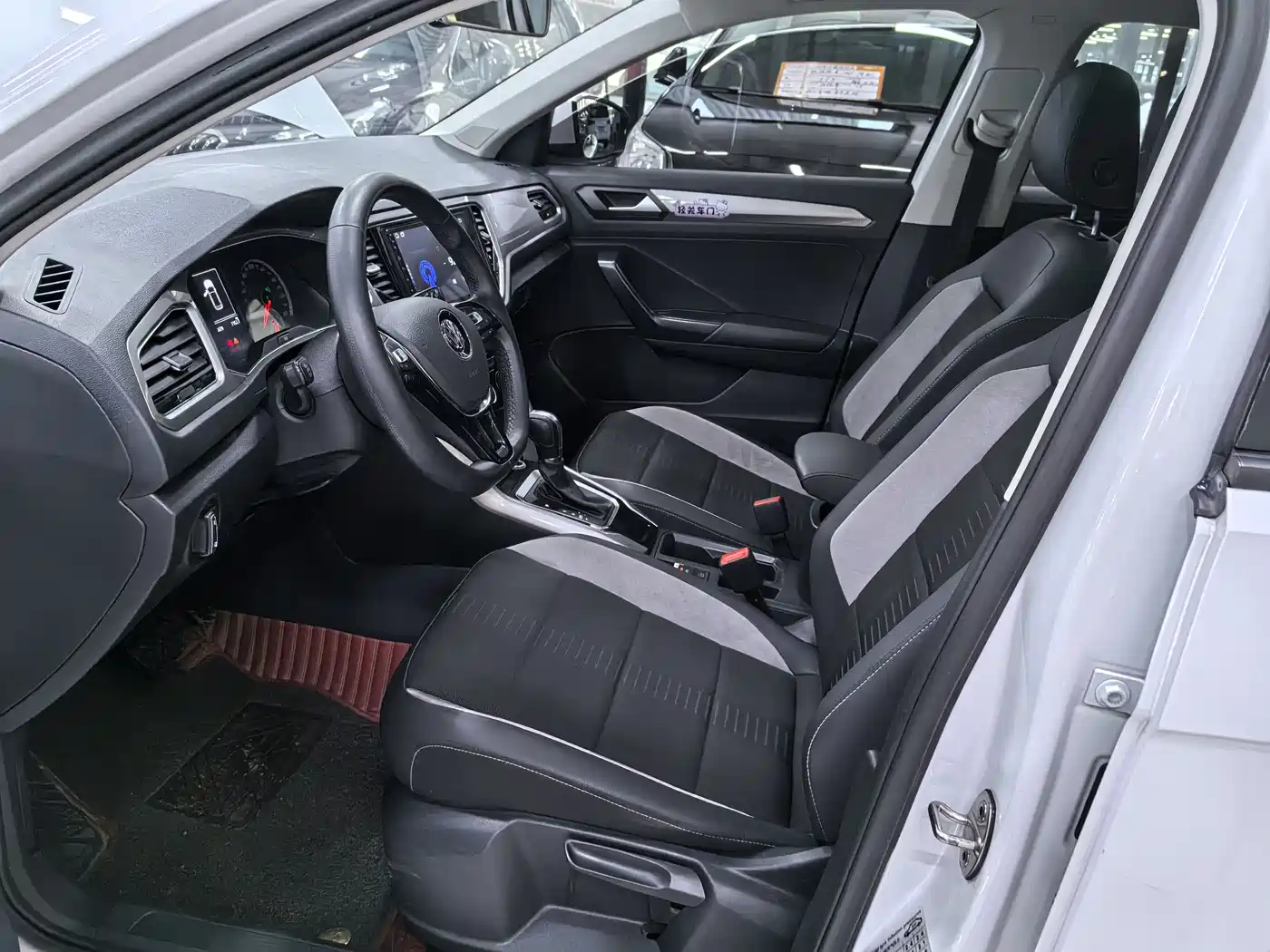 Volkswagen T-ROC 2020 230TSI DSG 2WD Progressive фото 7