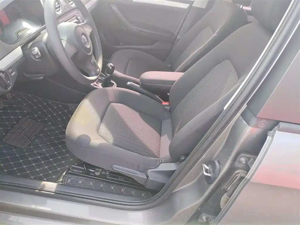 Volkswagen Jetta 2015 Value Edition 1.6L Manual Comfort фото 11