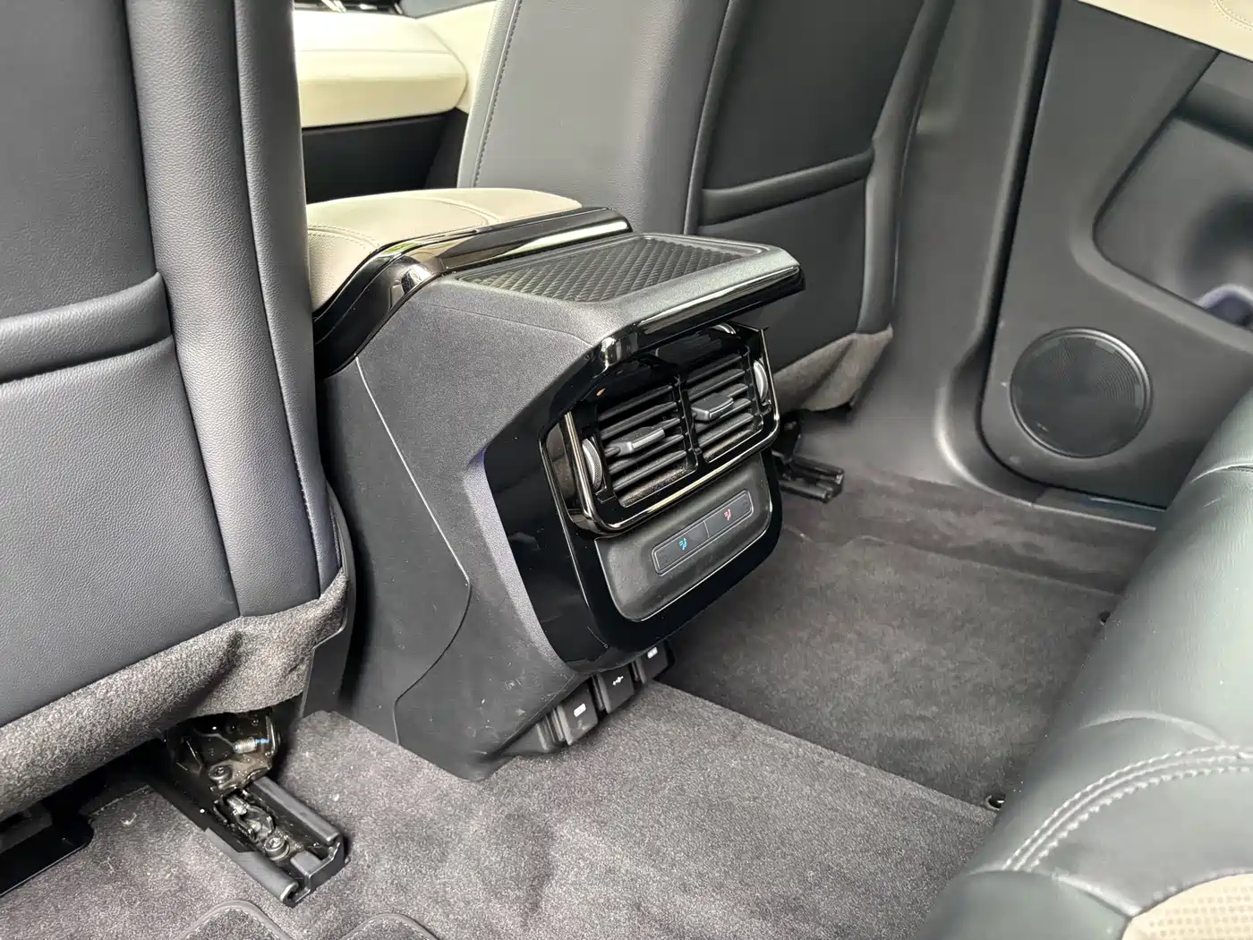 Land Rover Range Rover Evoque 2023 Range Rover Evoque L 249PS Luxury Edition фото 19