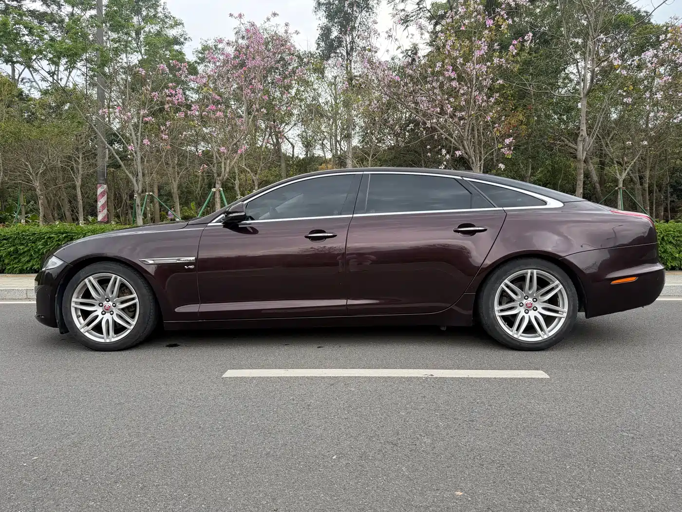 JAGUAR XJ