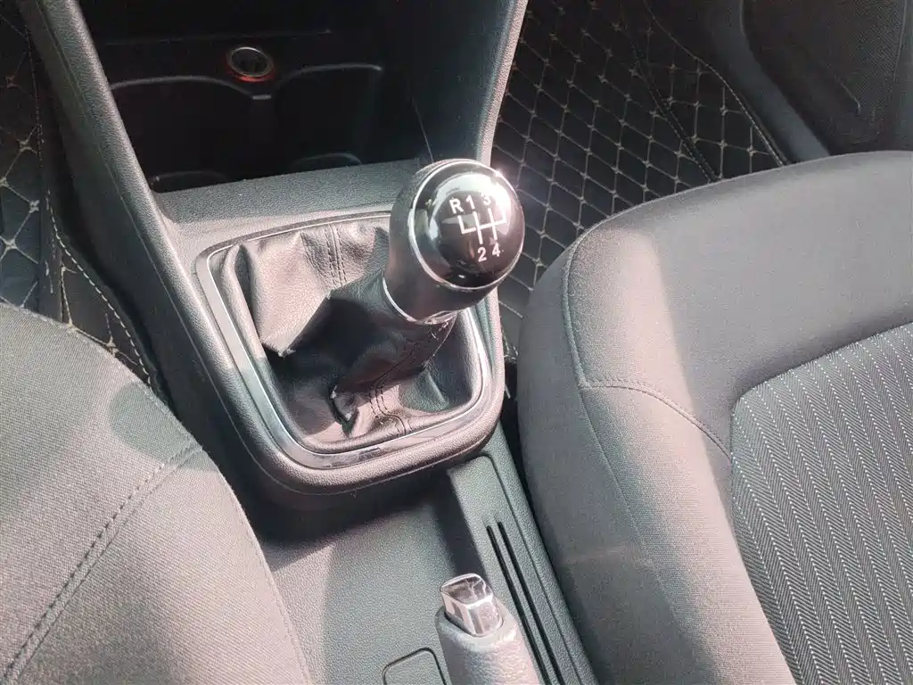 Volkswagen Jetta 2015 Value Edition 1.6L Manual Comfort фото 10