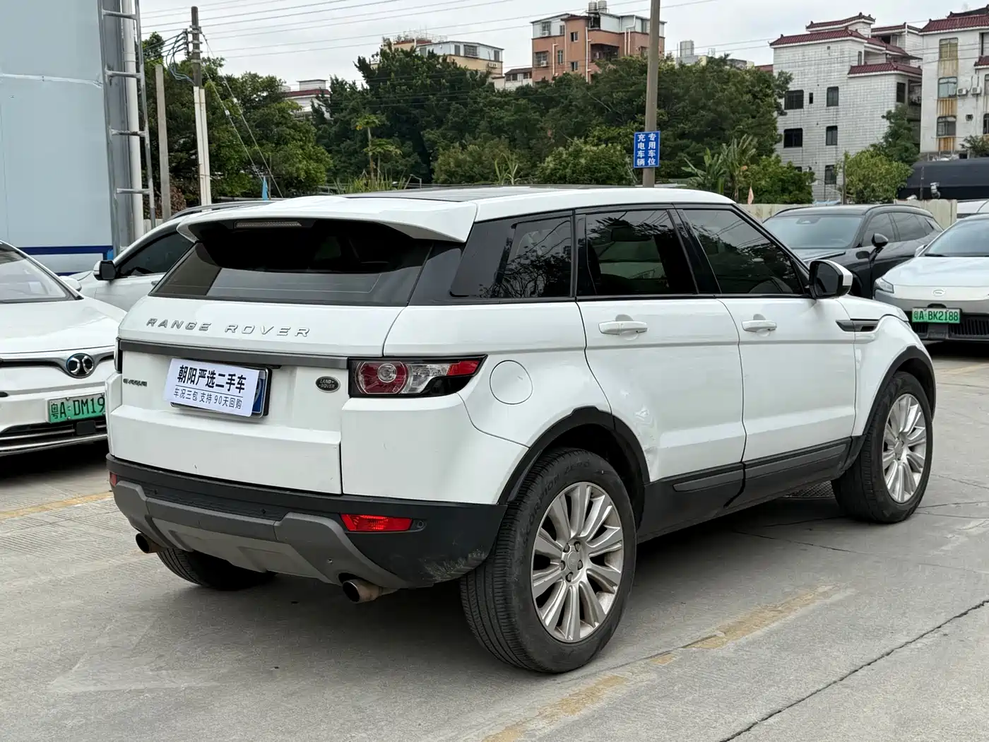 Land Rover Range Rover Evoque 2015 2.0T 5-Door Intelligent Edition фото 4