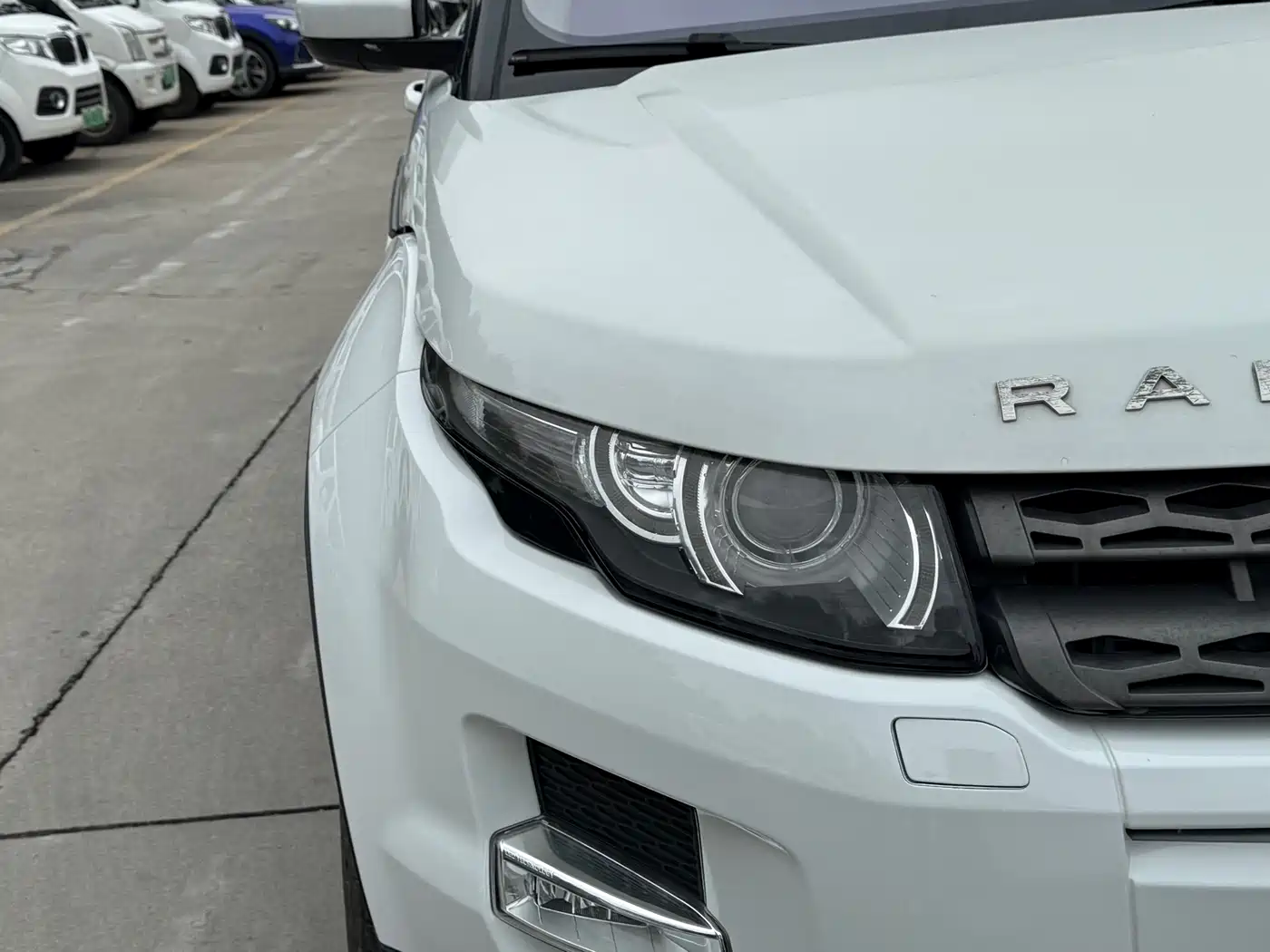 Land Rover Range Rover Evoque 2015 2.0T 5-Door Intelligent Edition фото 9