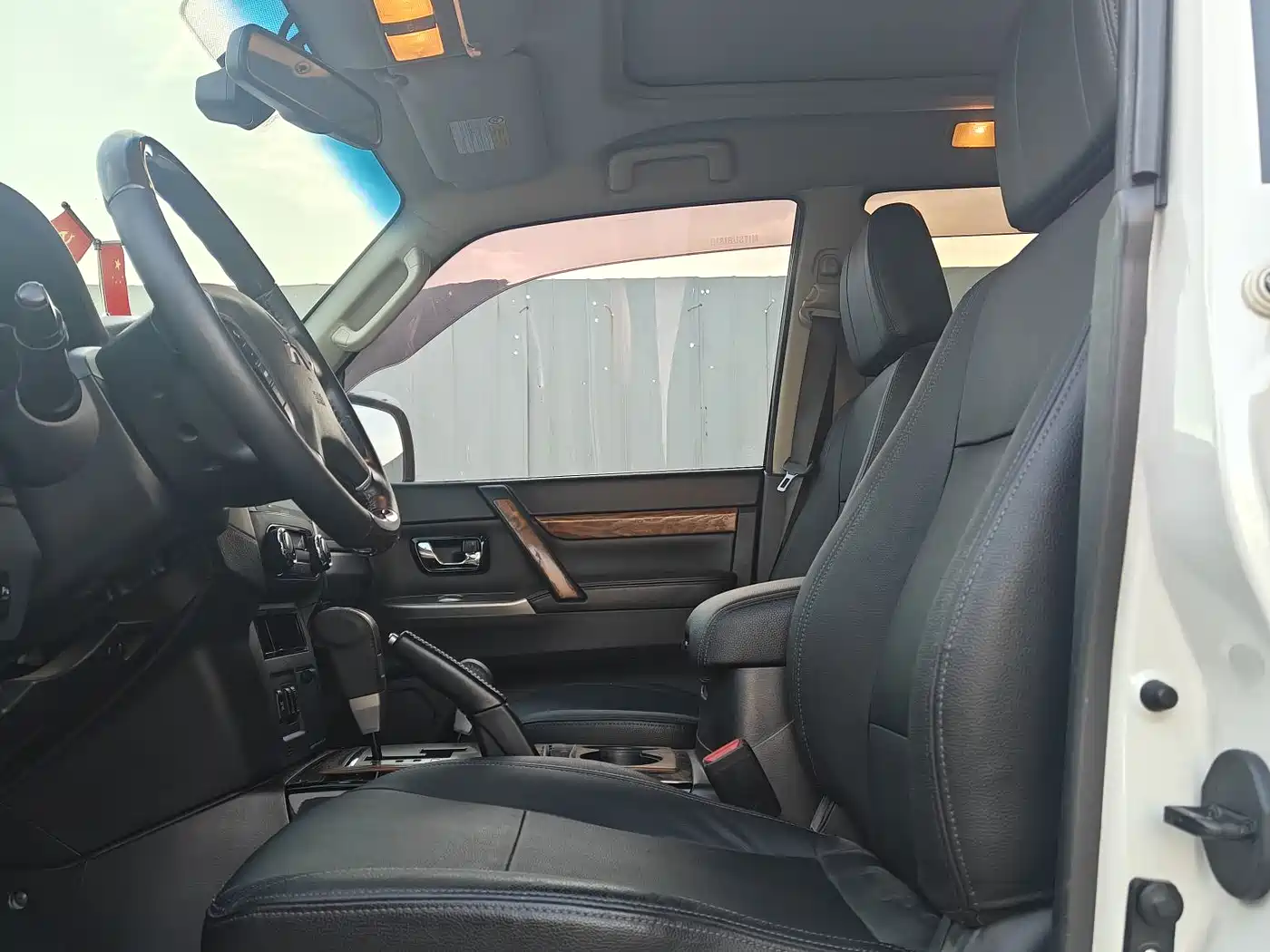 Mitsubishi Pajero (Import) 2018 3.0L Automatic Premium Edition фото 7