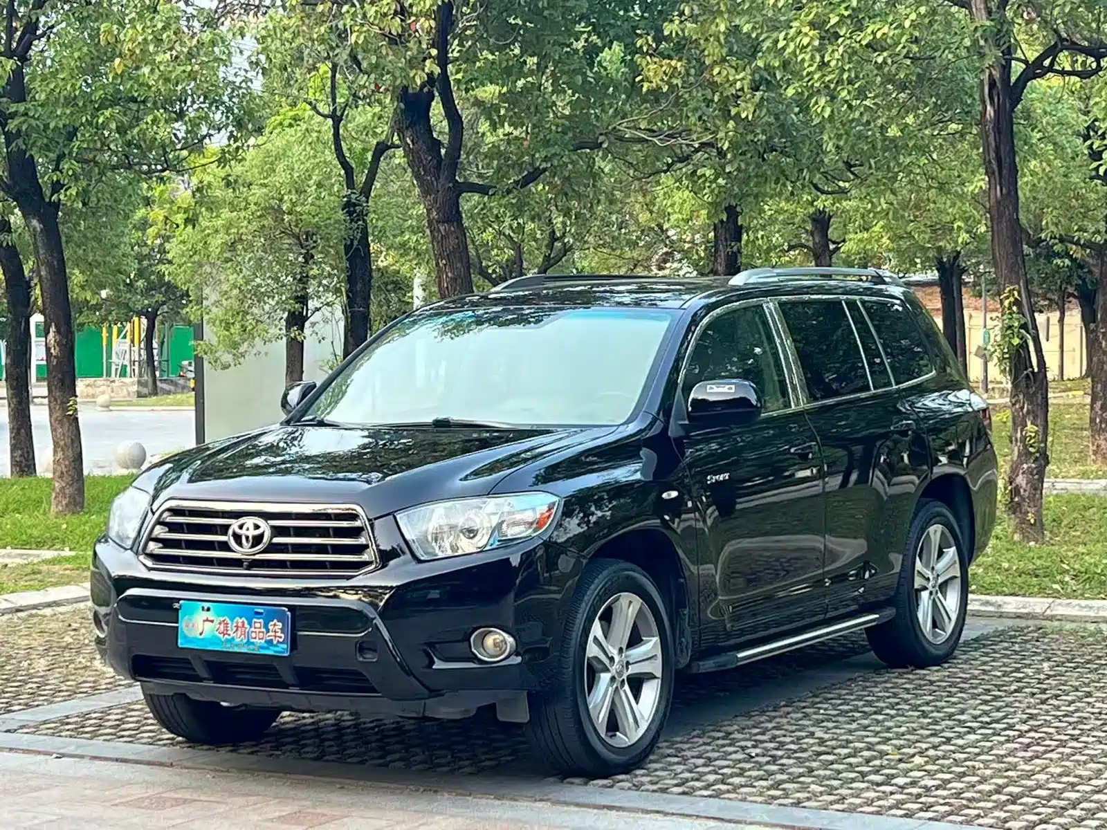 Photo 1 - Toyota Highlander