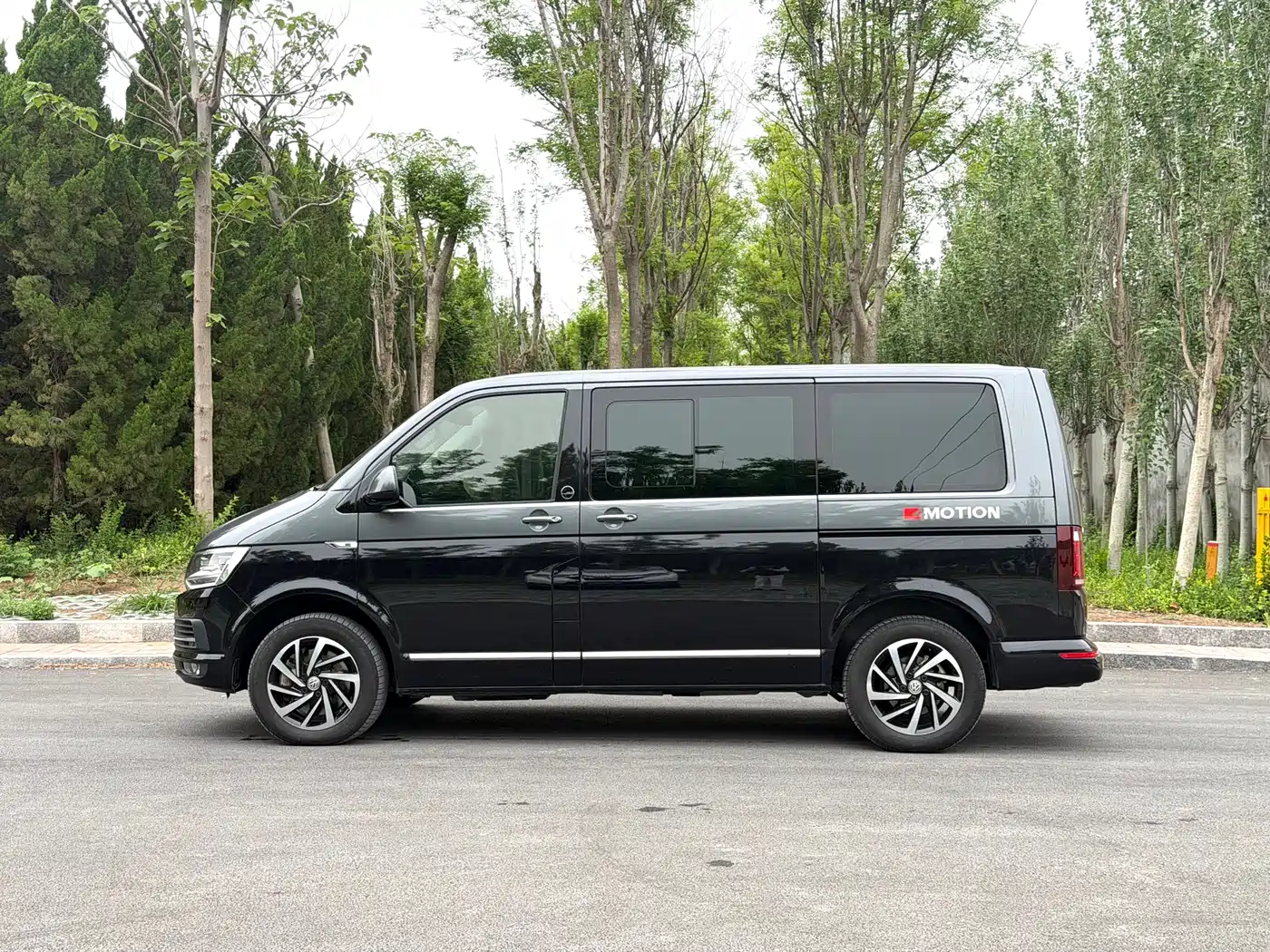 Volkswagen Multivan 2018 2.0TSI 4WD Explorer Edition 7-Seater фото 4