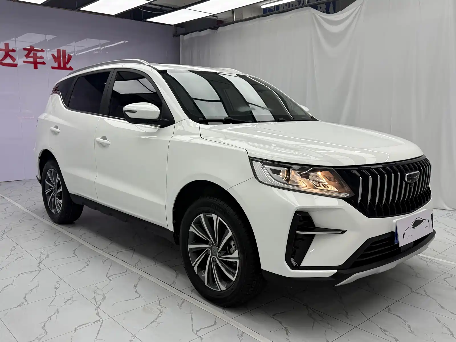 Фото 3 - Geely Emgrand X6