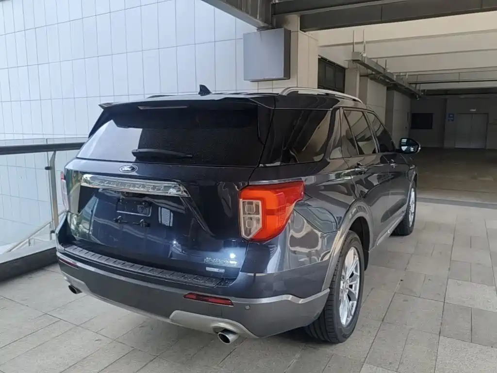 Фото 7 - Ford Explorer