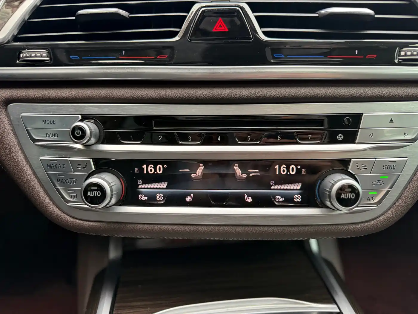 BMW 7 Series 2016 730Li Leading фото 17