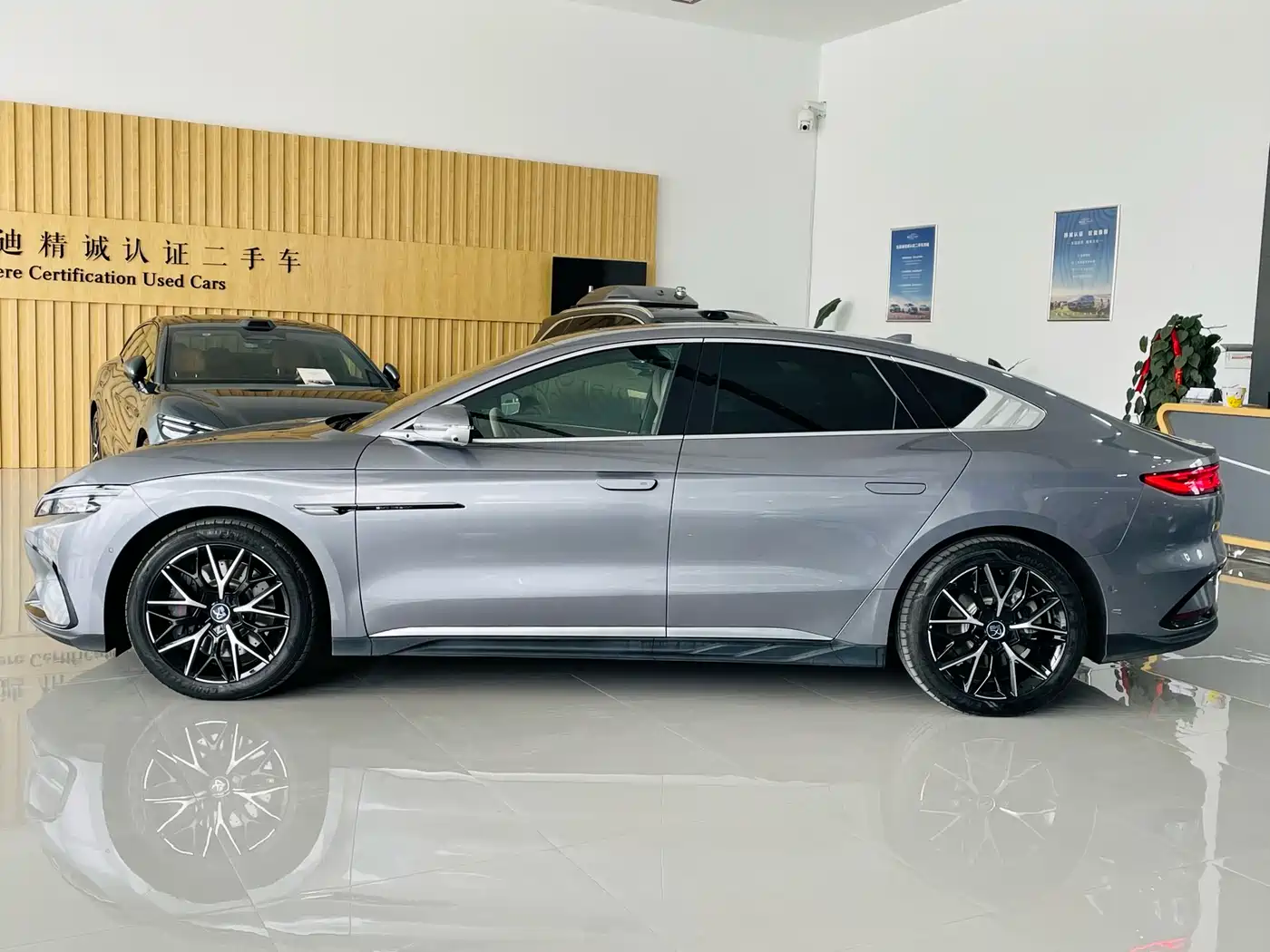 BYD Han 2024 EV Glory Edition 610KM AWD Celestial Eye Smart Driving фото 3