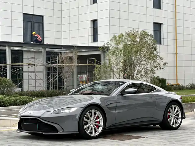 ASTON MARTIN V8 VANTAGE