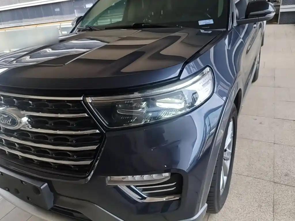 Фото 24 - Ford Explorer