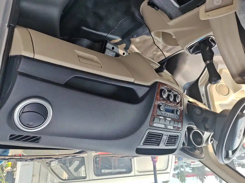 Changan Kaicheng Changan Ruixing M80 2019 2018 1.5L Revised Comfort Model CNG Van Flat Roof Tailgate 4G15S
