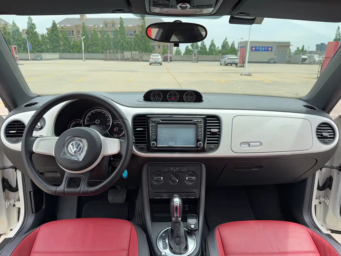 Volkswagen Beetle 2013 1.4TSI Luxury фото 9