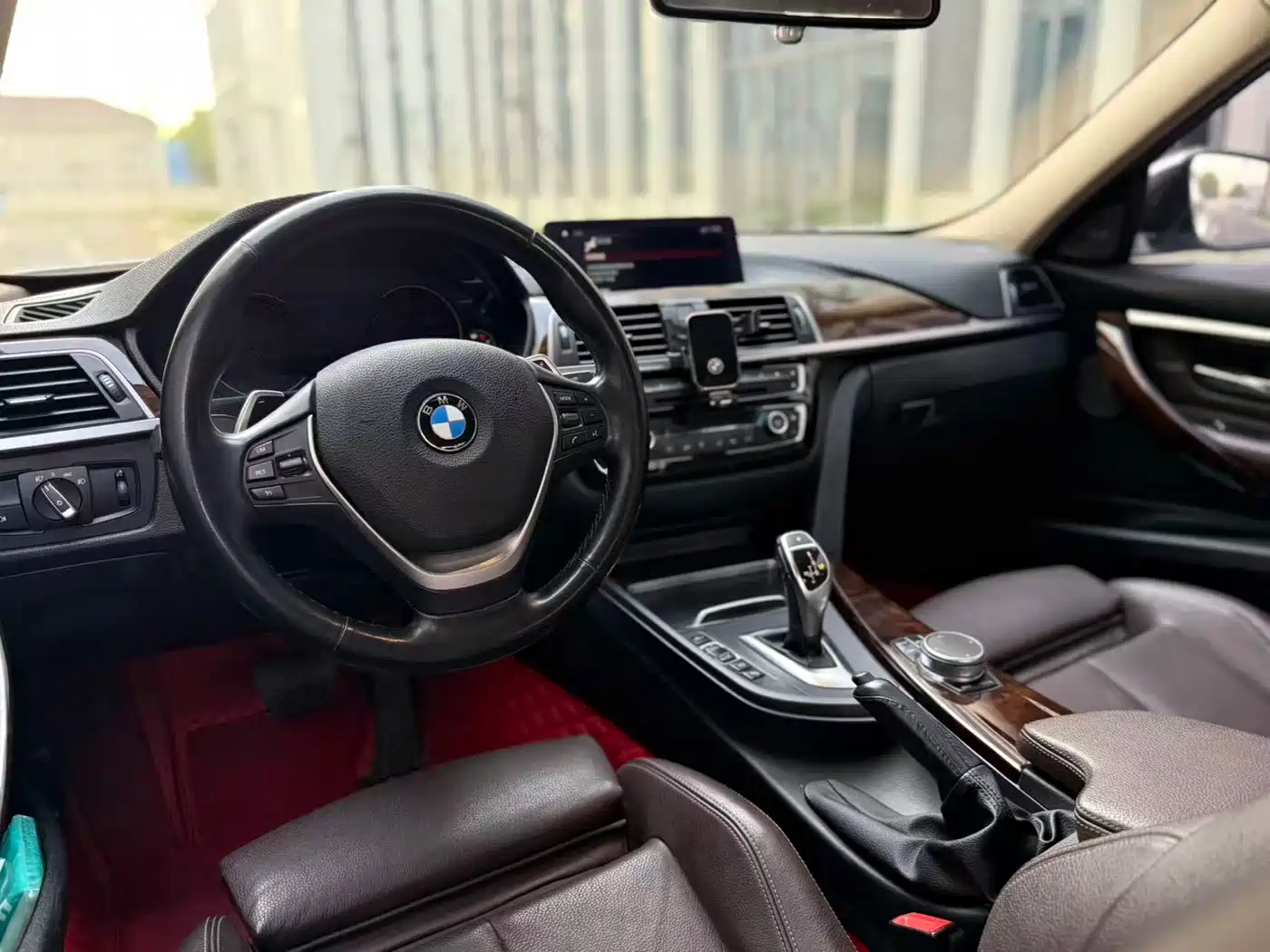 BMW 3 Series 2018 330Li xDrive Luxury Package фото 4