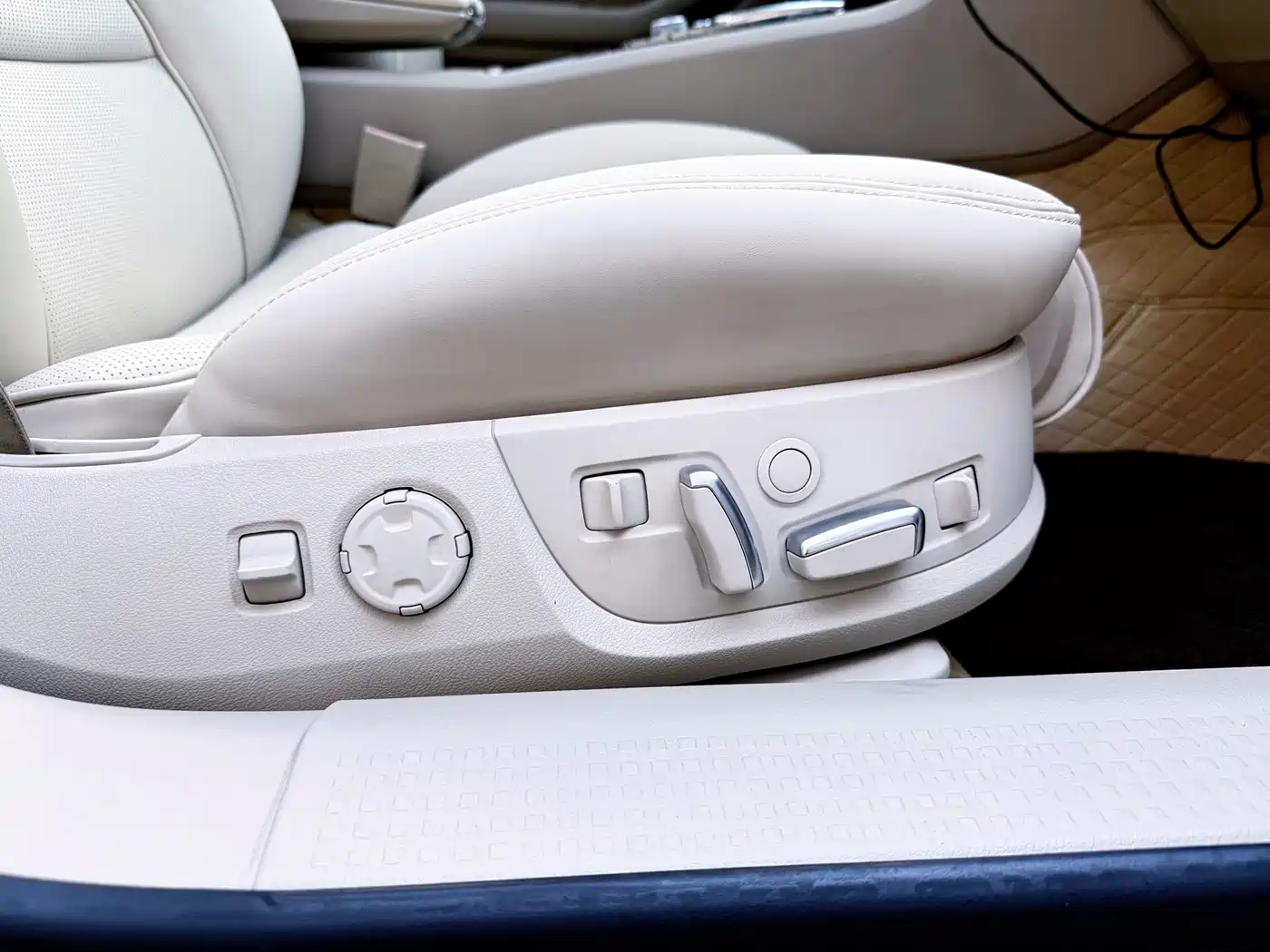 Audi A8 2008 A8L 4.2 FSI Prestige фото 38