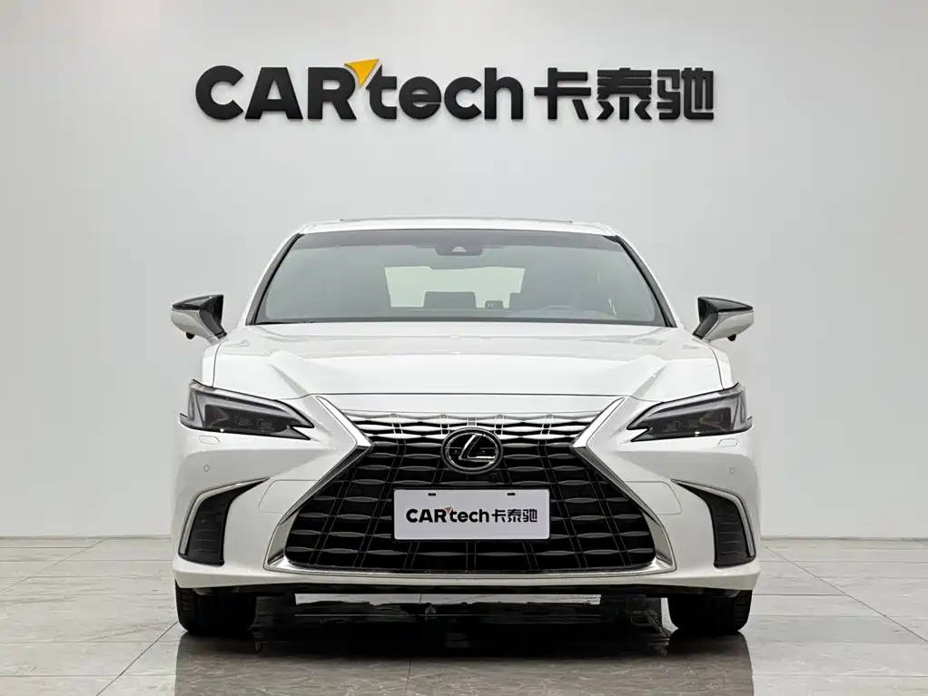 Lexus ES 2026 2025 200 Ultimate Edition