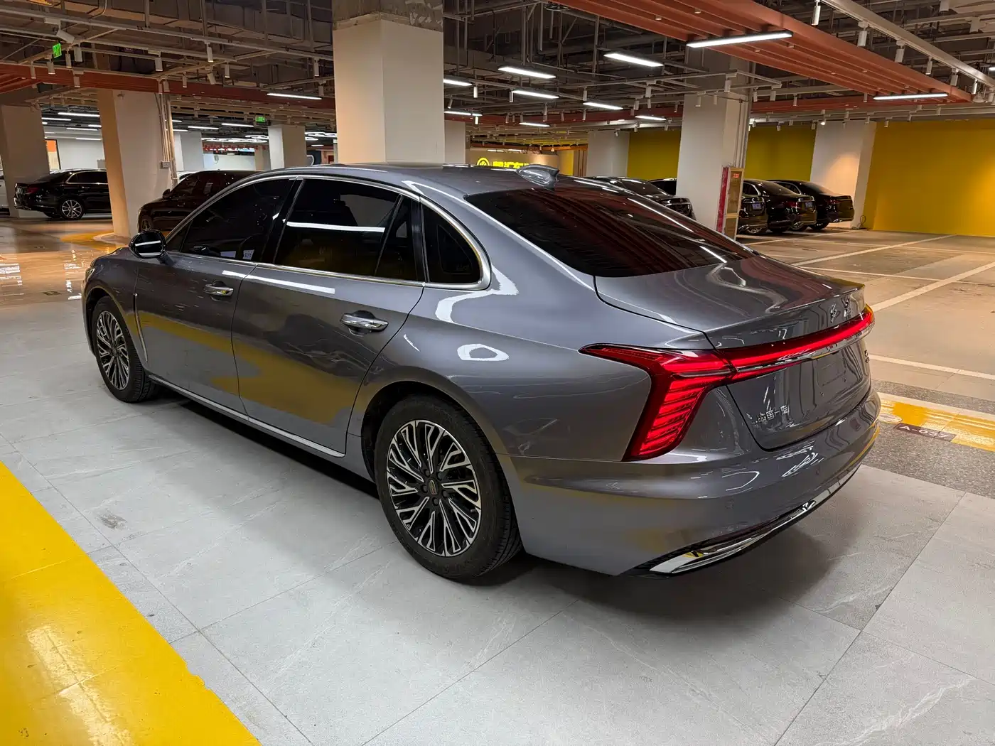 Hongqi H5 2023 2.0T Auto Smart Connect Flag Comfort фото 15