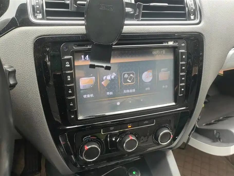 Volkswagen Sagitar 2015 1.6L Automatic Comfort фото 13