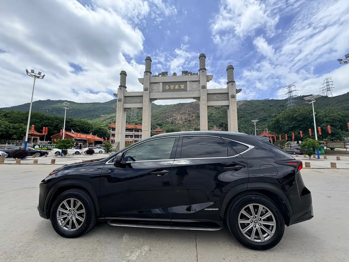Lexus NX 2017 300h FWD Sharp Style Edition фото 6