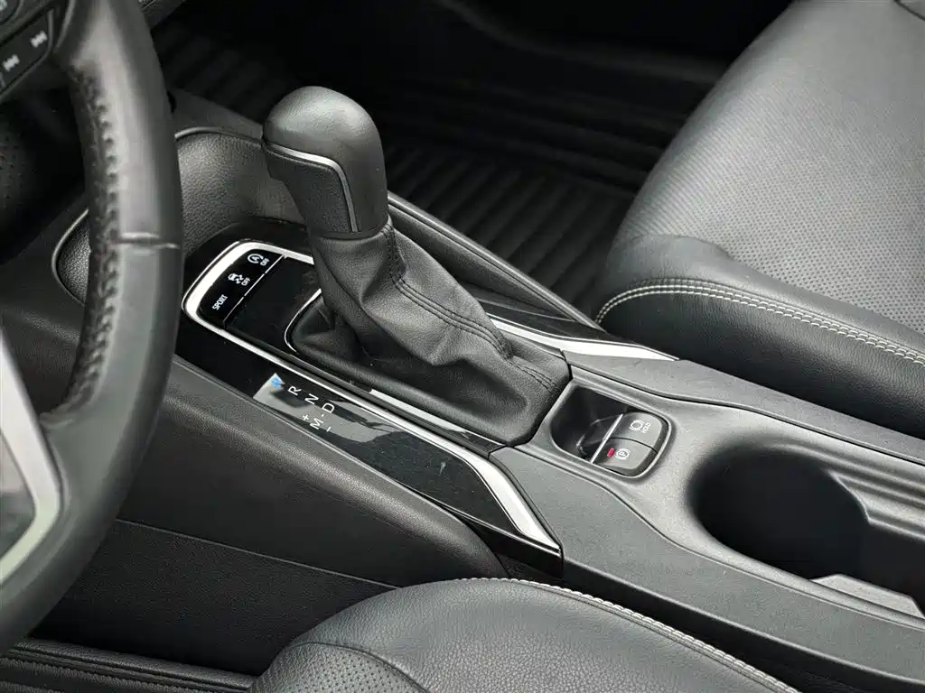 Toyota Corolla 2021 1.2T S-CVT Luxury Edition фото 11