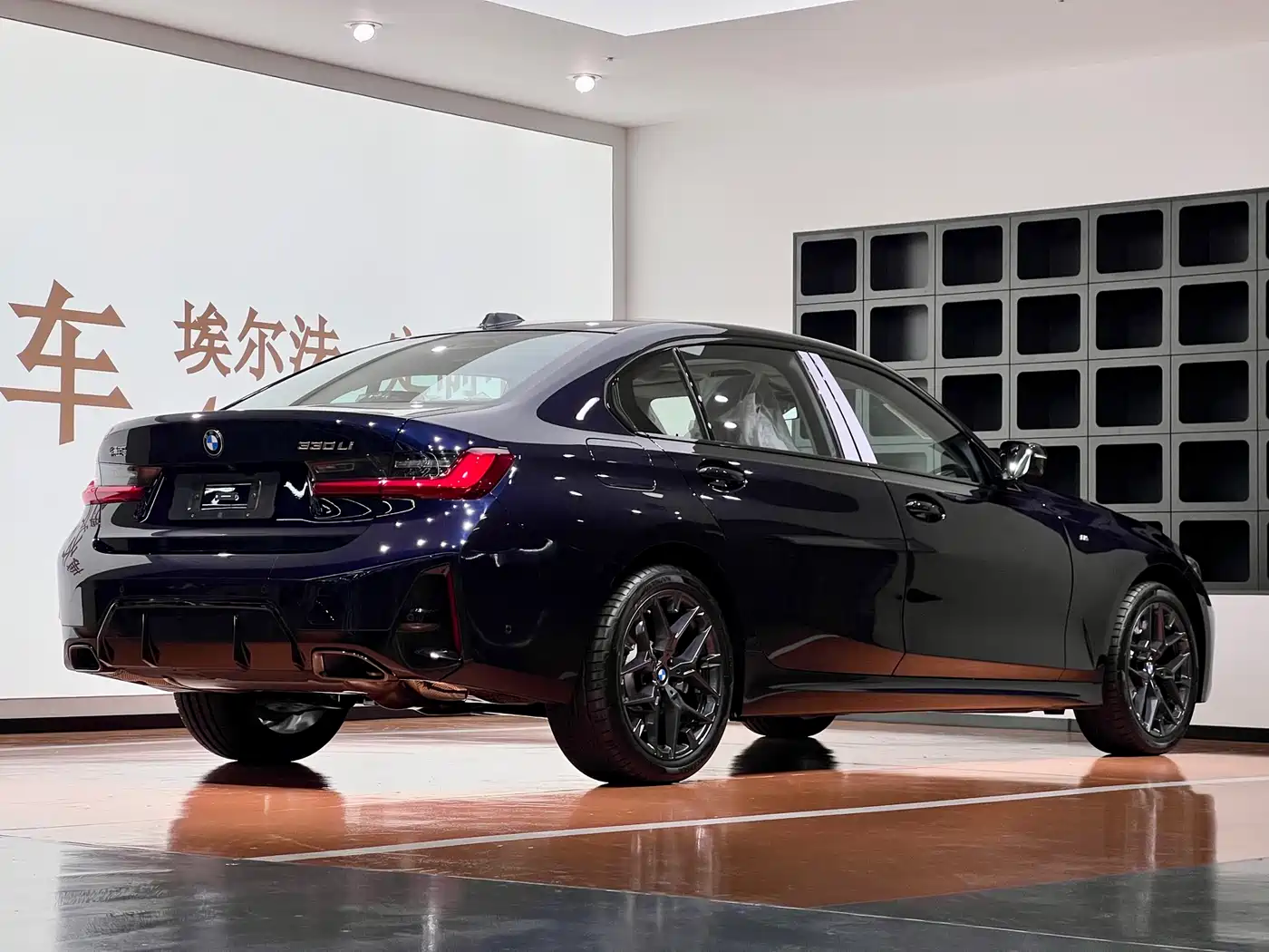 BMW 3 Series 2025 330Li M Sport Night Edition фото 7