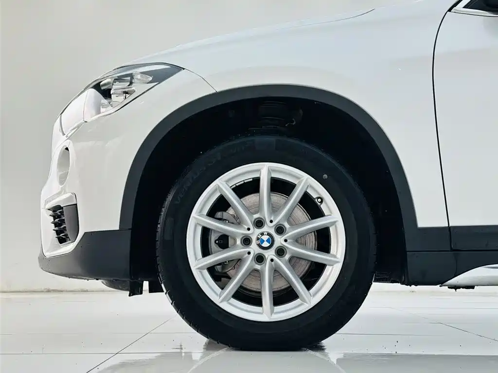 BMW X1 2019 sDrive18Li Fashion Model фото 9