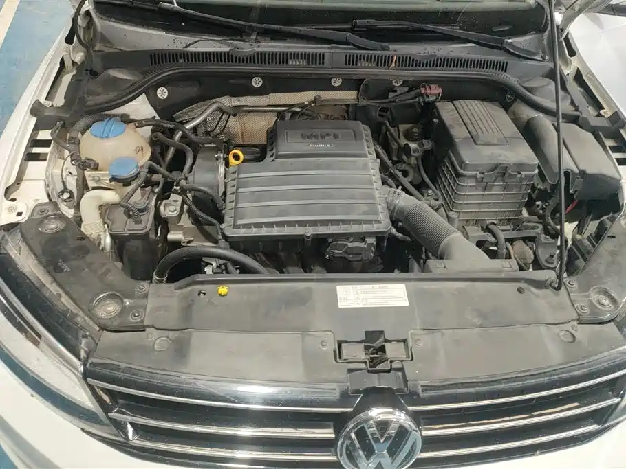 Volkswagen Sagitar 2015 1.6L Automatic Comfort фото 10